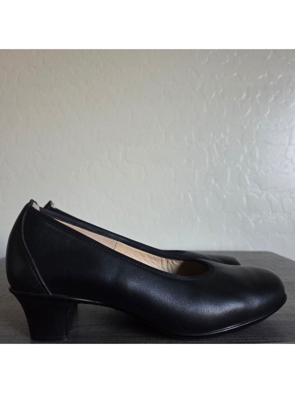 SAS Milano Black Leather Pumps Low Block Heel Slip-Ons Size Women's 8 WW Comfort